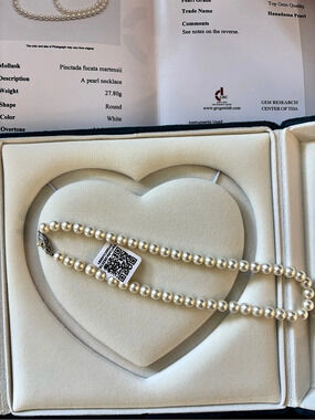 shiny shiny Akoya sea Pearl Necklace
